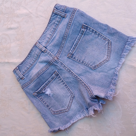 Size 4: REFUGE SHORTS - Picture 2 of 4